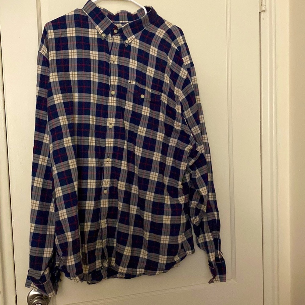 Old navy slim fit button down size: 3XL